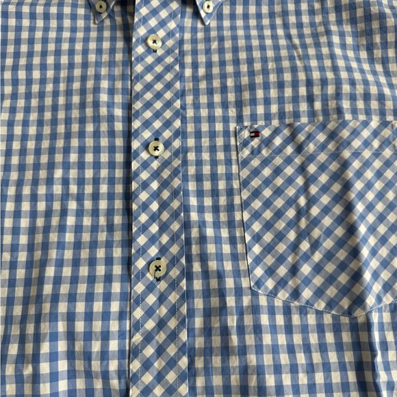 Tommy Hilfiger Button down shirt. Men’s size large. Like new condition! - Picture 2 of 10